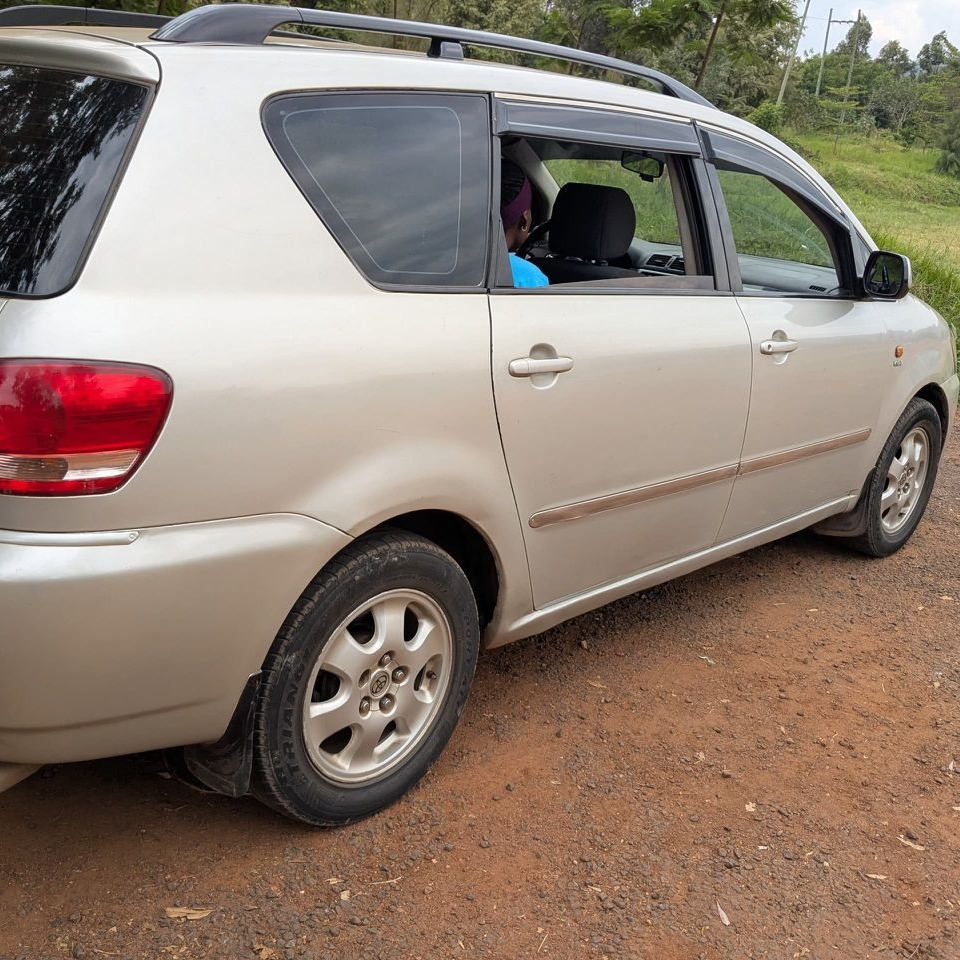 Toyota Corolla Verso – Manual For Sale 8,500,000 RWF