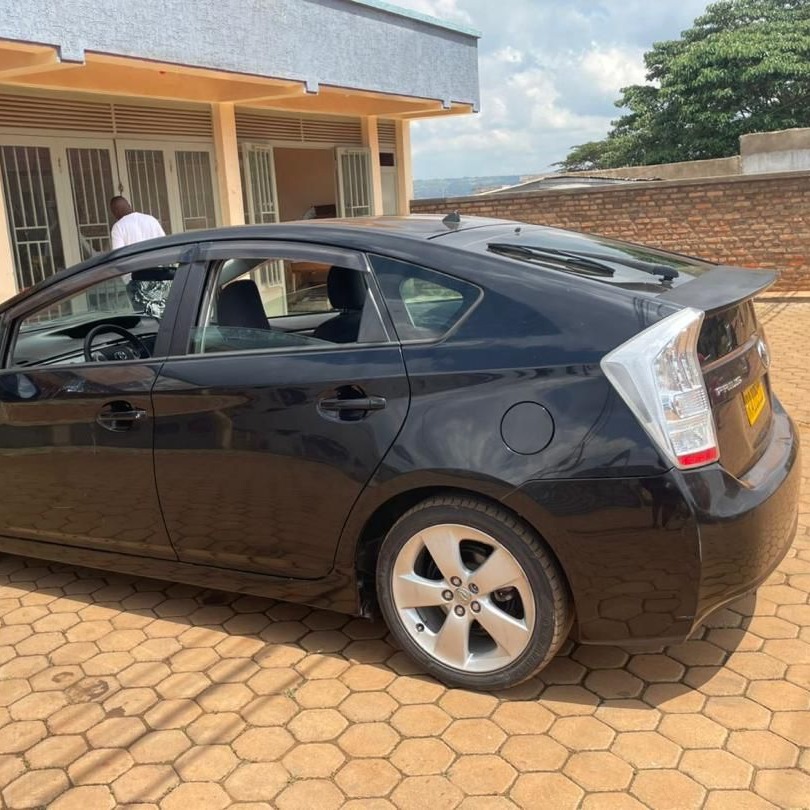 TOYOTA PRIUS 2010 FOR SALE 8,500,000 Frw